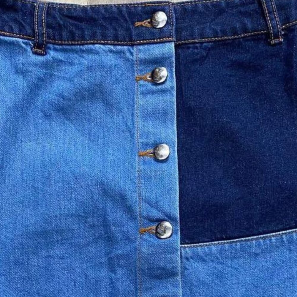 Colorblock Button-Front A-Line Denim Skirt - Picture 2 of 3